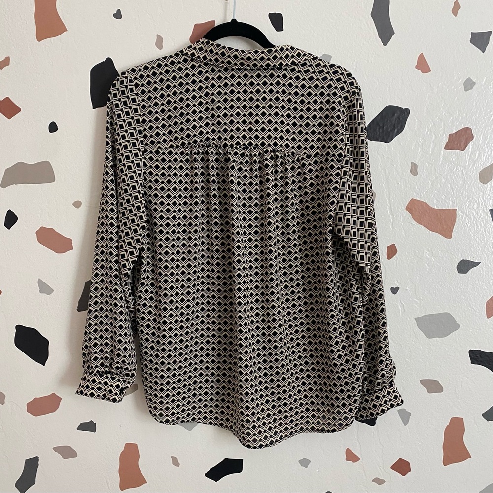 2 H&M button down blouses - Picture 3 of 7